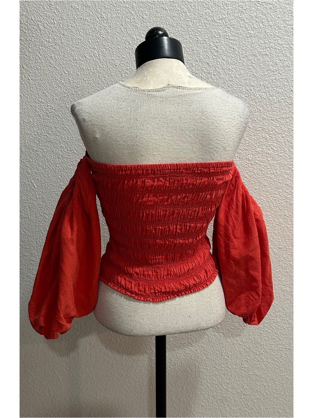 YFB Young Fabulous & Broke Sz XS Brick Red Smocked Off Shoulder Puff Sleeve Top - Picture 2 of 7
